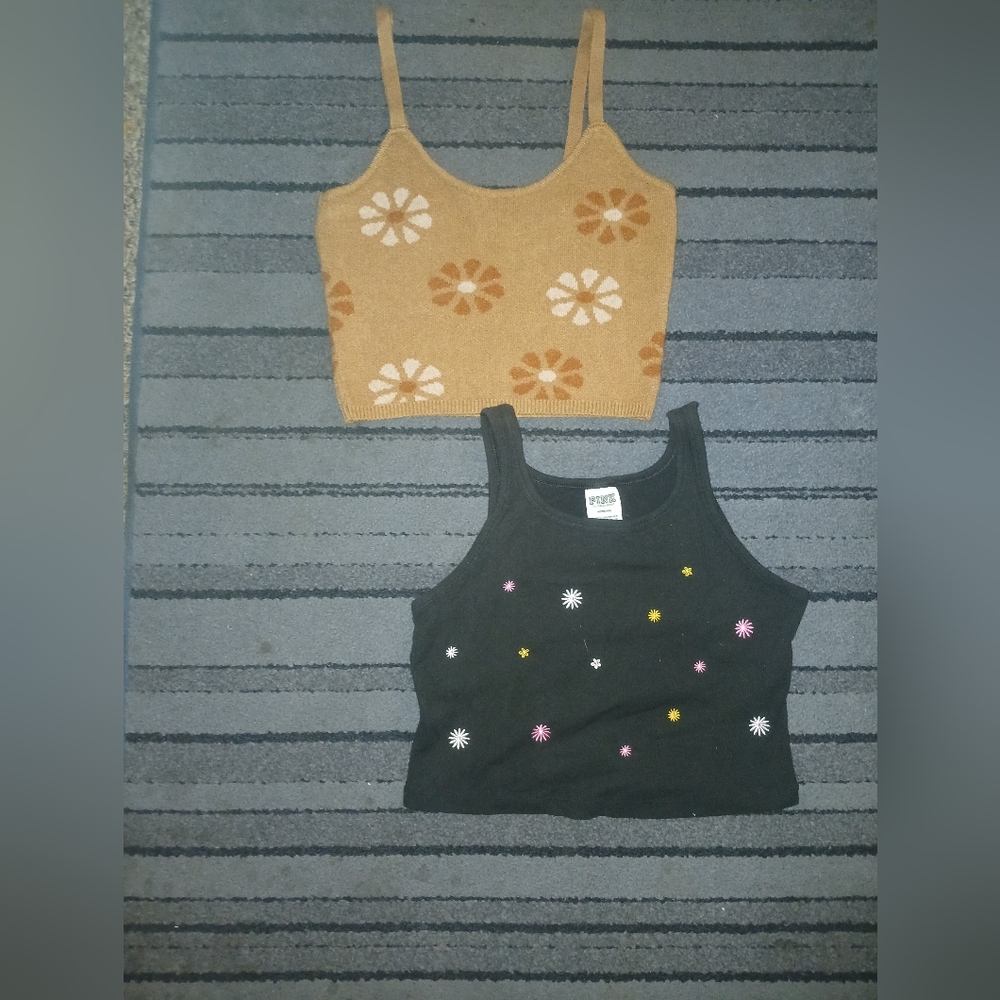 LIKE NEW 2 CROPPED TANKS PINK VS AND ALTARD STATE SIZE M
